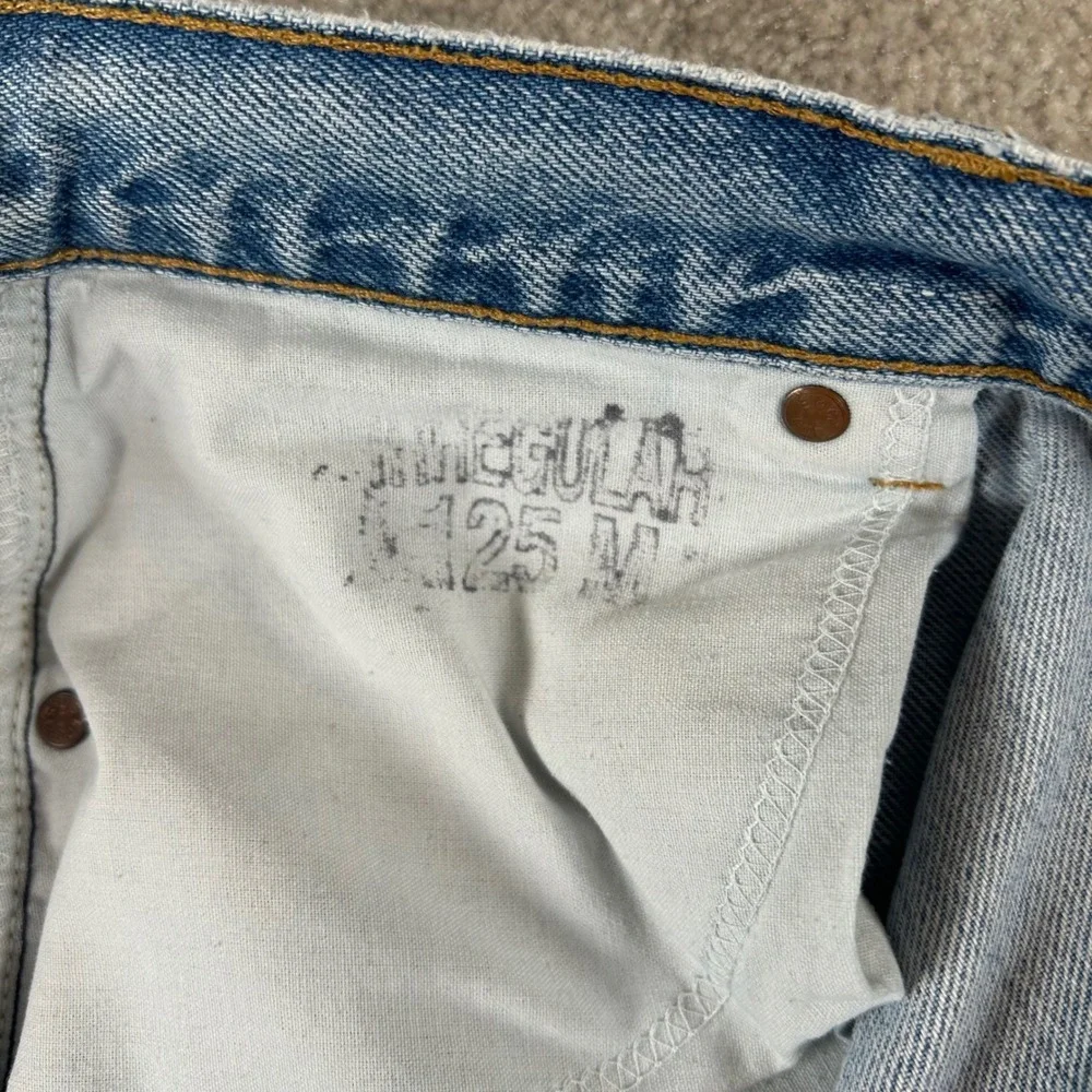 Vintage Levis 550 Relaxed Fit Jeans Mens 36x30 Light Wash Blue Tapered Leg Denim